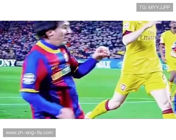 围绕足球小场景全景刻绘绿茵赛场团队协作与激情碰撞的精彩瞬间